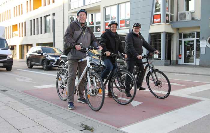 v.l.n.r. Erich Dahlheimer, ehrenamtlicher Fahrradbeauftragter, Ralf Claus, Oberbürgermeister und Bernd Velten, Leiter des städtischen Ordnungsamtes.