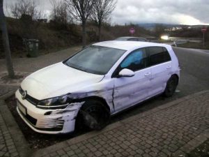Beschädigter VW Golf