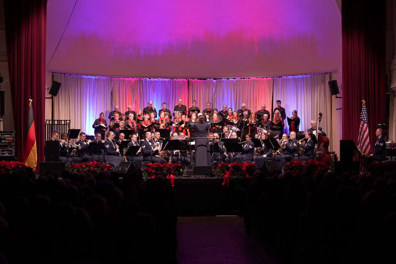 Kaiserslautern Weihnachtskonzert holiday concert USAFE Band (Foto: Reinhard Schnell)