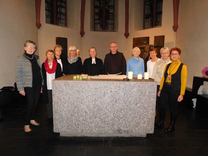 Pfarrerin Karin Herrmann Brandenburg, die den ökumenischen Gottesdienst gemeinsam mit ihrem katholischen Pendant Pater Simon Gregor Kornas leitete, beschreibt die Herausforderungen, denen sich die neuen Ehrenamtlichen zunächst stellen mussten