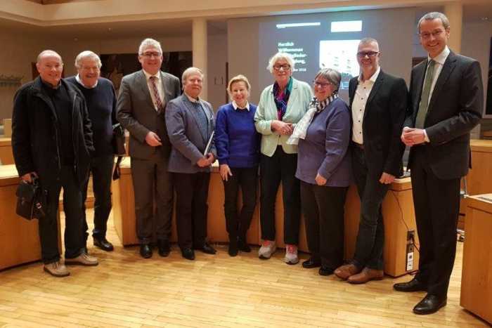 Gemeinsam bei der jüngsten Mitgliederversammlung des Landauer Vereins Strieffler Haus der Künste: Dieter Buhl, Dr. Albrecht Müller, Christian Leonhardt, Manfred Bock, Dr. Monica Jager-Schlichter, Christel Ludowici, Sigrid Weyers, Christian Freichel-Tworeck und Bürgermeister Dr. Maximilian Ingenthron (v.l.n.r.).