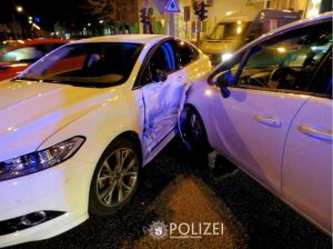 Einer hatte "Grün", der andere "Rot", aber beide fuhren in den Kreuzungsbereich ein - dann krachte es