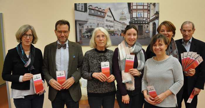 Freuen sich auf viele Höhepunkte bei der Konzertreihe, v. l: Anna Dicke und Mike Wilk (beide Kreuznach Klassik), Margrit Fehr (Konzertgesellschaft Bad Kreuznach), Cindy Rinck (ev. Kirchengemeinde Bad Kreuznach), Birgit Auweiler (Mattheiser Sommerakademie Bad Sobernheim), Grit Gigga (Stadtverwaltung) und Werner Keym (Volksbildungswerk Meisenheim)