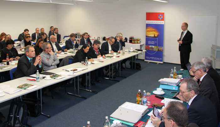 (v.l.n.r.): Die jüngste Kreisversammlung der Bürgermeister fand in Hambrücken statt.