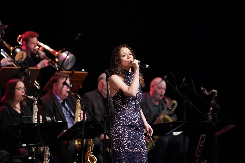 Neustadt Jazz an Neujahr Blue note BIG BAND Stephanie Laura Harrison Jens Wendelboe (Foto: Holger Knecht)