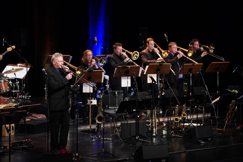 Neustadt Jazz an Neujahr Blue note BIG BAND Stephanie Laura Harrison Jens Wendelboe (Foto: Holger Knecht)