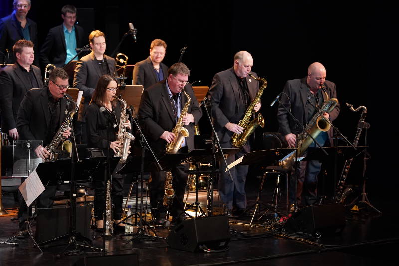 Neustadt Jazz an Neujahr Blue note BIG BAND Stephanie Laura Harrison Jens Wendelboe (Foto: Holger Knecht)