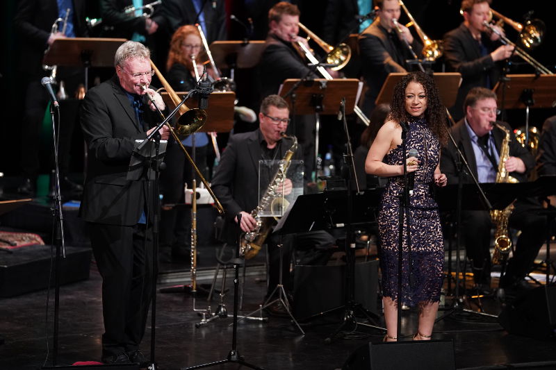 Neustadt Jazz an Neujahr Blue note BIG BAND Stephanie Laura Harrison Jens Wendelboe (Foto: Holger Knecht)