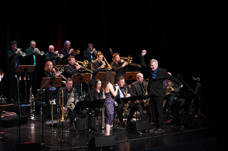 Neustadt Jazz an Neujahr Blue note BIG BAND Stephanie Laura Harrison Jens Wendelboe (Foto: Holger Knecht)