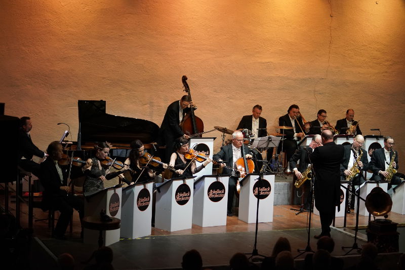 Freinsheim Von-Busch-Hof Schellack-Orchester Neujahr-Gala 2019 (Foto: Holger Knecht)