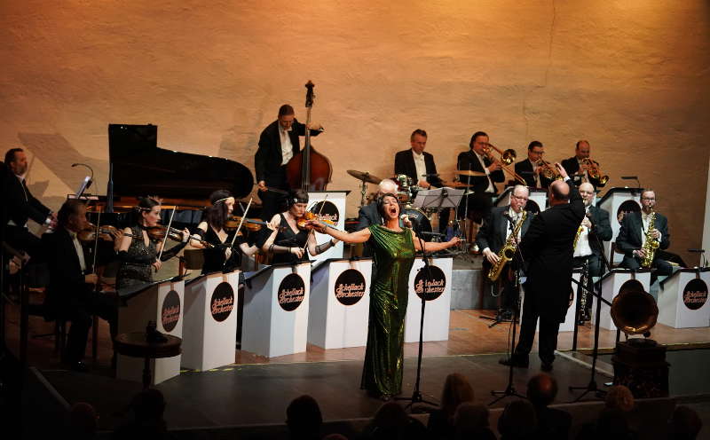 Freinsheim Von-Busch-Hof Schellack-Orchester Neujahr-Gala 2019 (Foto: Holger Knecht)