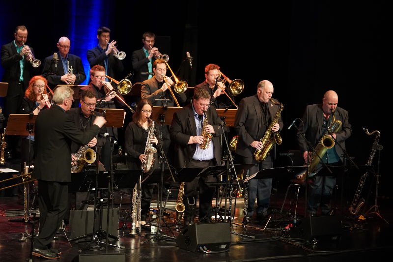 Neustadt Jazz an Neujahr Blue note BIG BAND Stephanie Laura Harrison Jens Wendelboe (Foto: Holger Knecht)