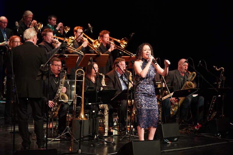 Neustadt Jazz an Neujahr Blue note BIG BAND Stephanie Laura Harrison Jens Wendelboe (Foto: Holger Knecht)