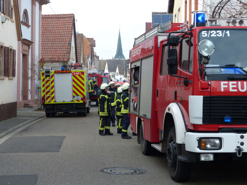 Einsatzkräfte (Foto: Feuerwehr Neustadt)