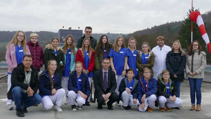 Auch die Neckar-Odenwald-Kliniken boten am 5. Dezember 2018 wieder Plätze für Jugendliche im Rahmen der Aktion „Mitmachen Ehrensache“ an. Das Foto entstand am Hubschrauberlandeplatz auf dem Dach des Standortes Mosbach. Quelle: Landratsamt