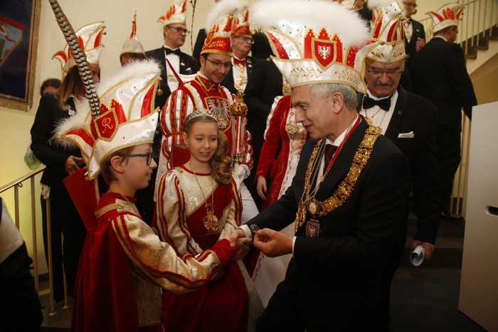 OB Feldmann begruesst Kinderprinzenpaar Jannis I. und Finja I. im Rathaus_Foto_Maik_Reuss