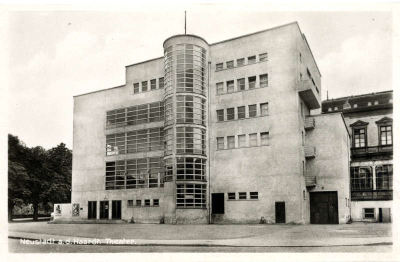 Das frühere Saalbau-Theater in Neustadt an der Weinstraße. 1980 fiel es dem Großbrand im Saalbau zum Opfer. (Quelle: Stadtverwaltung Neustadt)