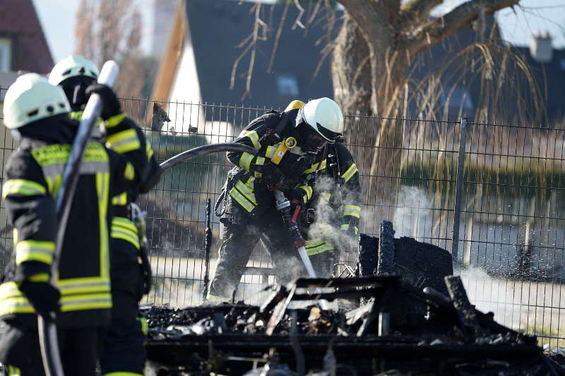 Neustadt Fahrzeugbrand (Foto: Reinhard Schnell)