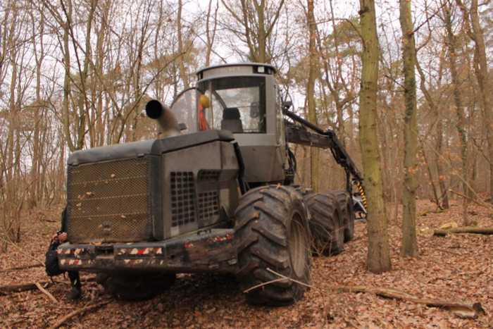 Gommersheim - Holzvollerntemaschine aufgebrochen