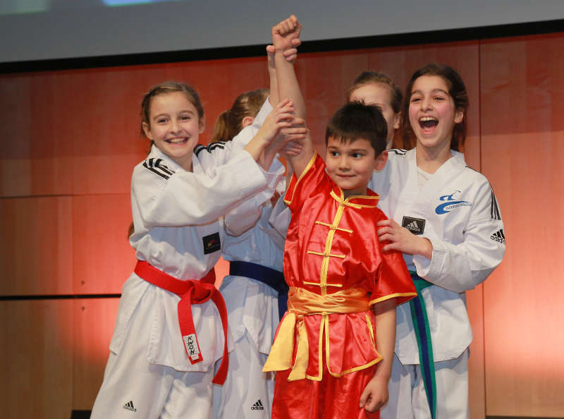 Szene des Showacts der Nachwuchs-Taekwondoka des TC Ingelheim (Foto: LSB/Bernd Eßling)