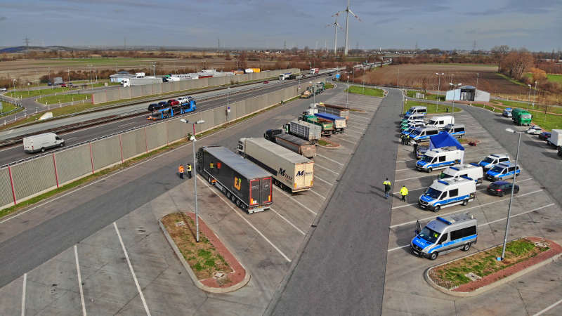 Der Parkplatz aus der "Vogelperspektive" (Foto: Polizei RLP)