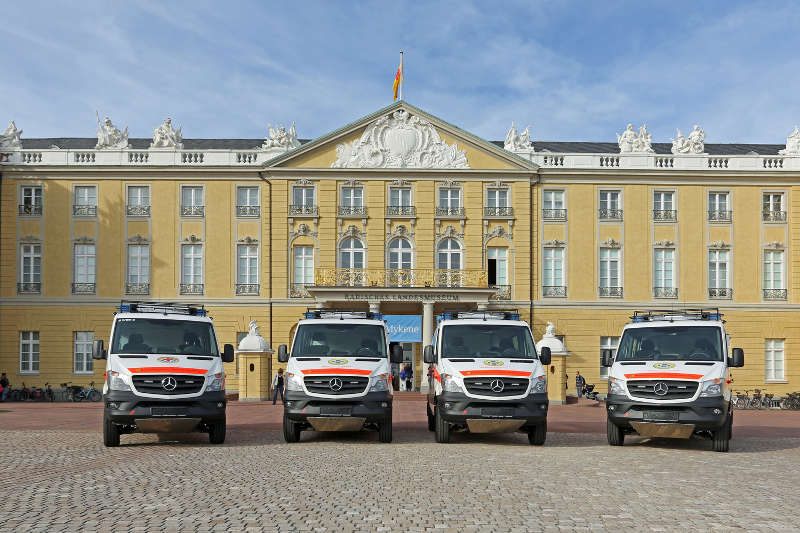 Karlsruhe Bergwacht Fahrzeuge Übergabe (Foto: Klaus Eppele)