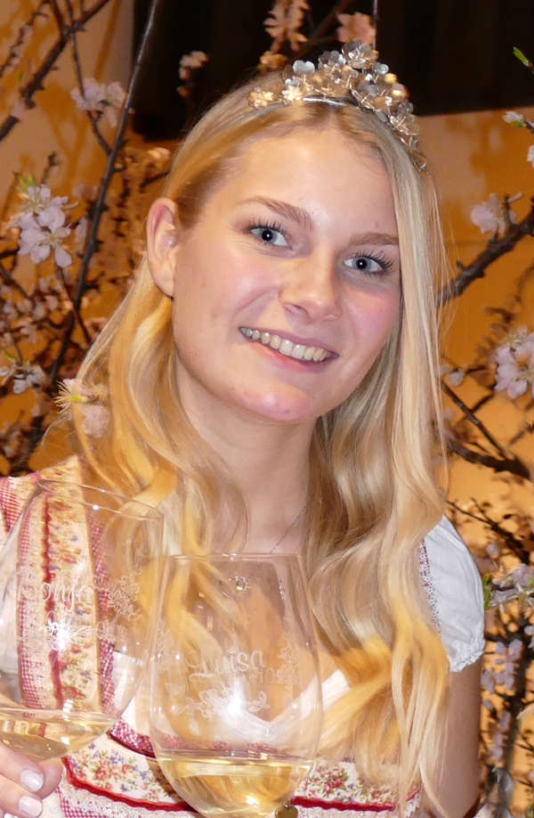 Mandelblütenkönigin Ronja Hettinger (Foto: Kermann)