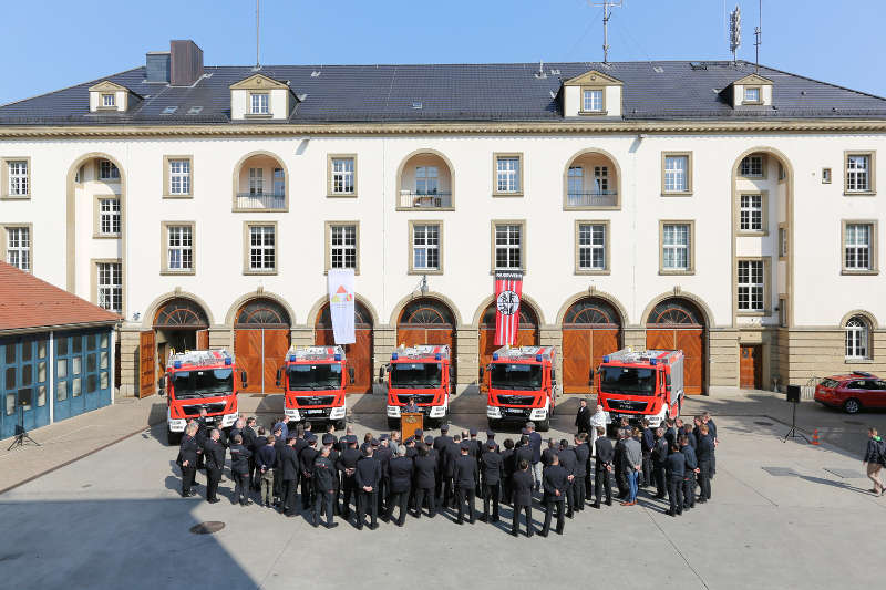 Karlsruhe Feuerwehr Löschfahrzeuge (Foto: Klaus Eppele)
