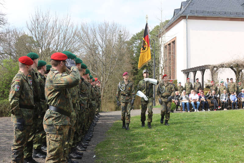 Truppenfahne (Quelle: Bundeswehr/Bohn)