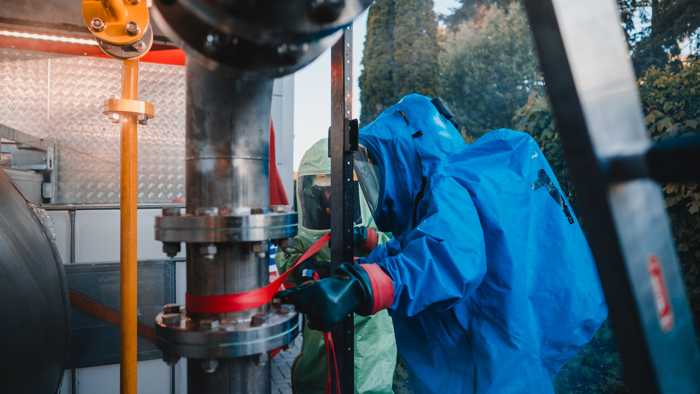 Ausbildungsdienst der Freiwilligen Feuerwehr Bad Kreuznach am neuen Gefahrstoffübungscontainer