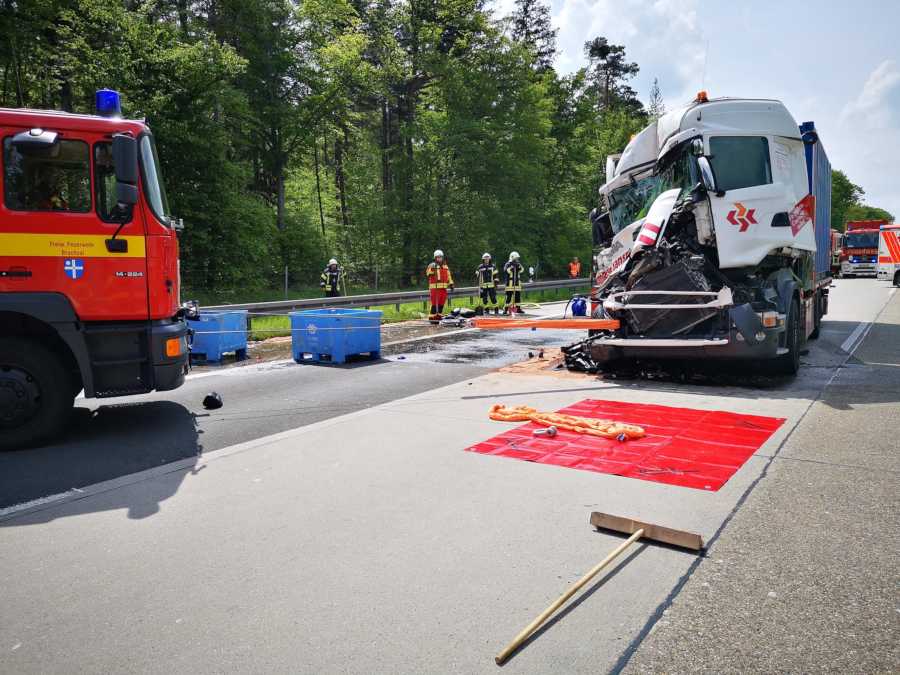 BAB5-Bruchsal: Schwerer Unfall mit LKW