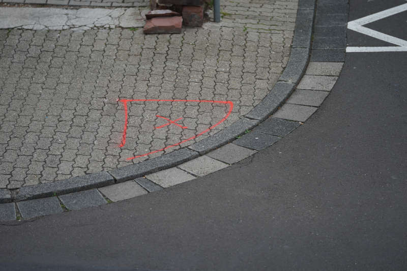 Markierungen, hier: Wiesenstraße / Schillerstraße (Foto: Holger Knecht)