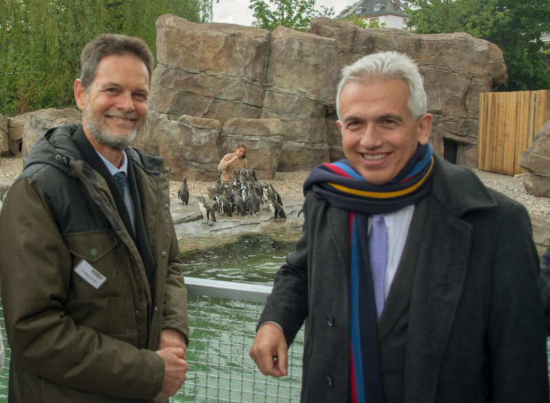 Zoodirektor Dr. Miguel Casares, Oberbürgermeister Peter Feldmann (Foto: Bernd Kammerer)