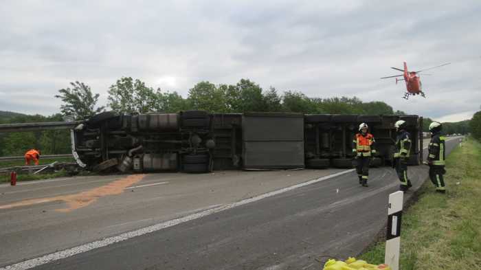 Kassel-A44_Unfall auf A44 zwischen Zierenberg und Bad Wilhelmshöhe