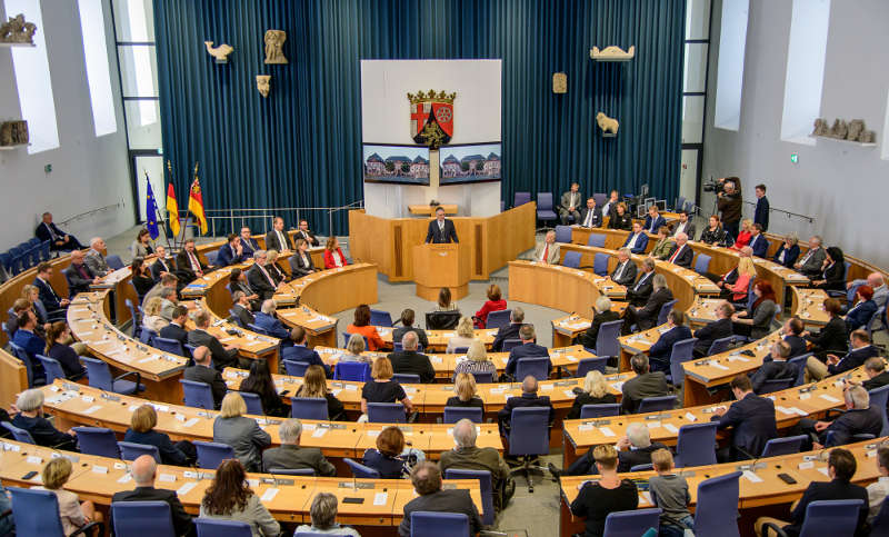 Der rheinland-pfälzische Landtag (Foto: Landtag Rheinland-Pfalz/Torsten Silz)