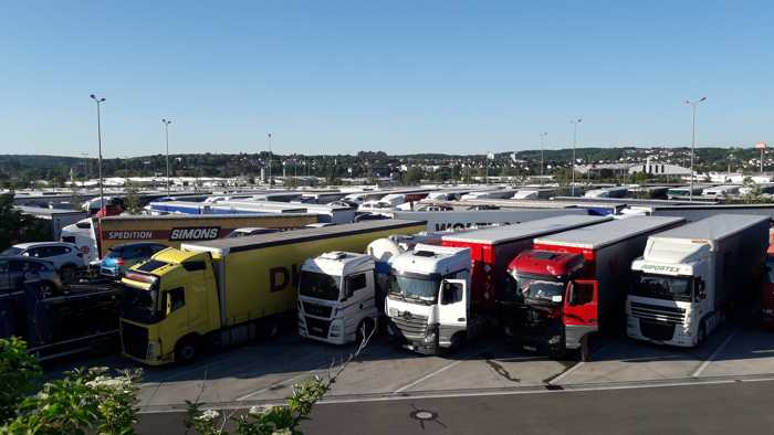 Lkw-Parkplatz_Jeder neunte LKW-Fahrer betrunken