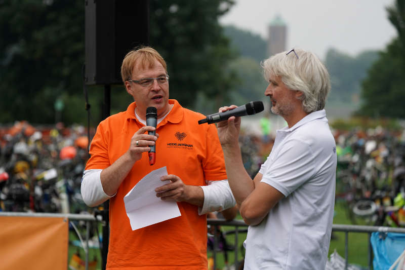Rennleiter Peter Verclas und Moderator Wolfgang Grünwald (Foto: Holger Knecht)