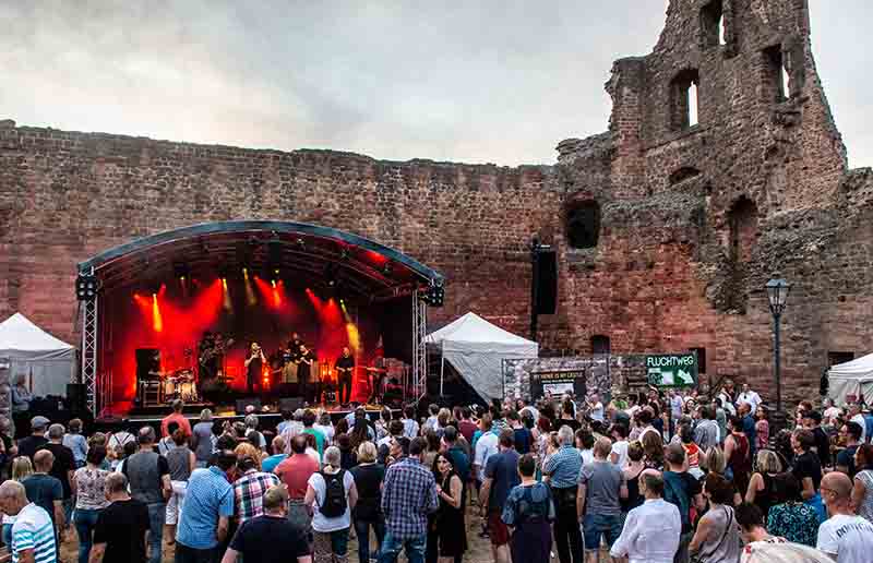 Neuleiningen Burgsommer 2019 Max Mutzke (Foto: Helmut Dell)