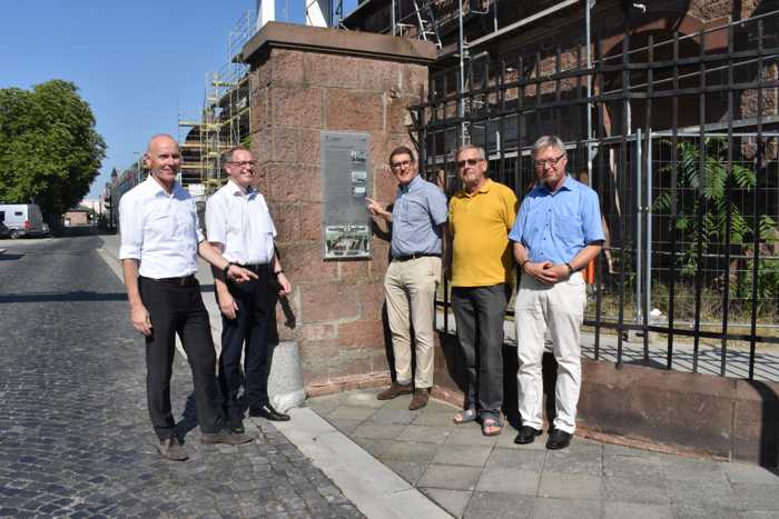 (von links) Achim Judt (Geschäftsführer der MWSP), Prof. Dr. Ulrich Nieß, (Direktor des MARCHIVUM), Bürgermeister Michael Grötsch, Thomas Trüper (Fraktionsvorsitzender der LI.PAR.Tie) und Thomas Seifert (Leiter des Theodor Fliedner Hauses und Mitglied des Turley Beirats). Foto STADTPUNKTE TURLEY