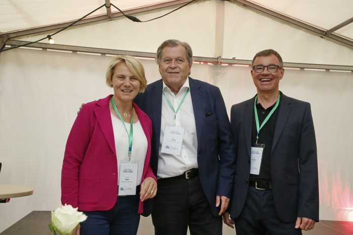 Bürgermeisterin Christiane Staab mit Norbert Haug, dem früheren Motorsport-Chef von Mercedes Benz (Mitte) und innoWerft-Geschäftsführer Dr. Thomas Lindner (Fotos: Pfeifer)