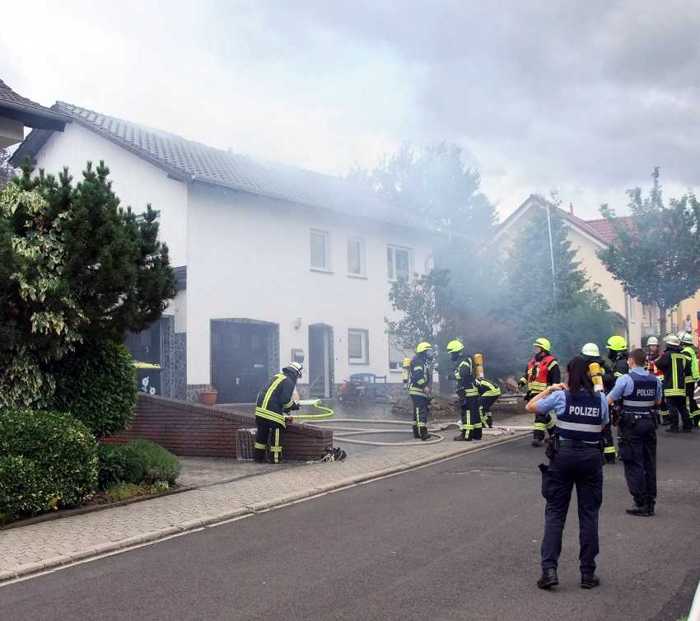 Dachstuhlbrand Hüffelsheim 2 © Feuerwehr VG Rüdesheim