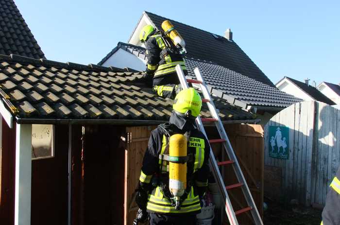 Gartenhausbrand Spabrücken-1 © Freiwillige Feuerwehr VG Ruedesheim