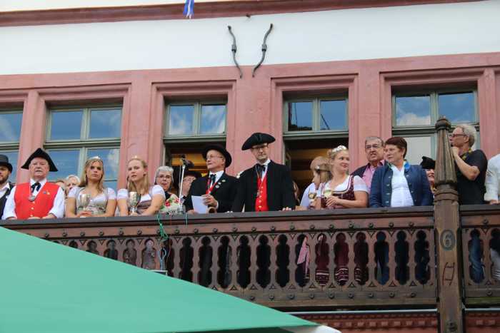Die Kerwe ist eröffnet - Foto: Stadt Weinheim