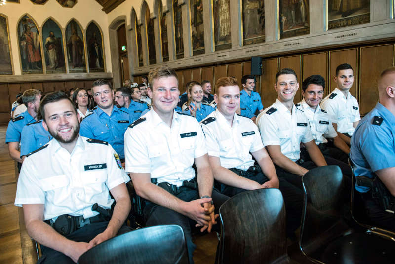 Polizisten im Kaisersaal (Foto: Stadt Frankfurt/Heike Lyding)