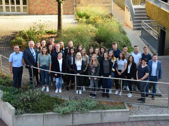 Bild (Stadt Sinsheim): Die neuen Auszubildenden und Freiwilligendienstleistenden der Stadt Sinsheim ab September 2019