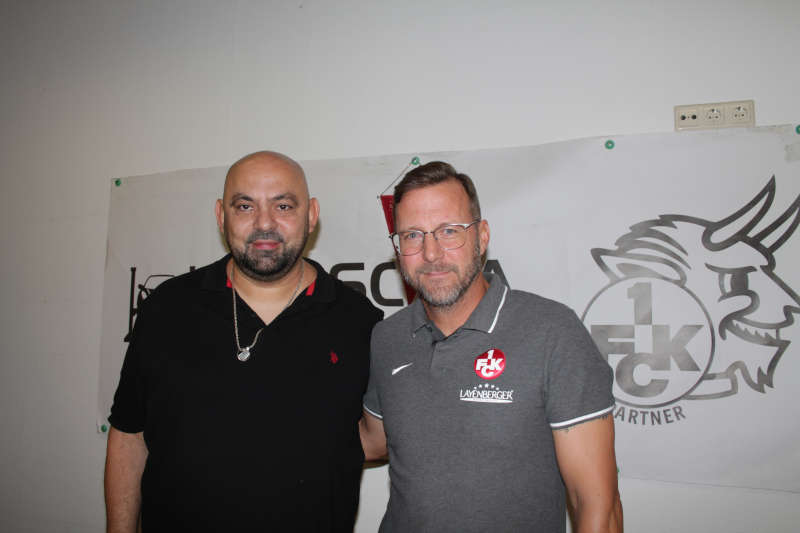 Die Trainer Ediz Sari (Phönix Schifferstadt) und Sascha Hildmann (rechts) vom 1. FC Kaiserslautern (Foto: Michael Sonnick)