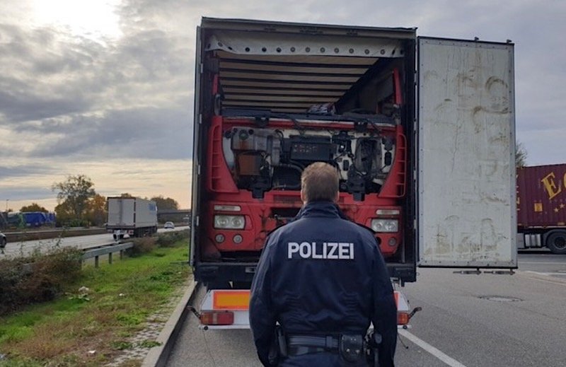 Abfalltransporter der besonderen Art (Foto: Polizei RLP)