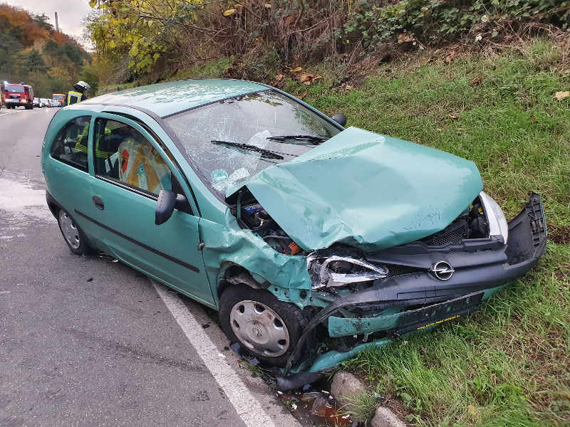 Beteiligter PKW (Foto: Presseteam der Feuerwehr VG Lambrecht)