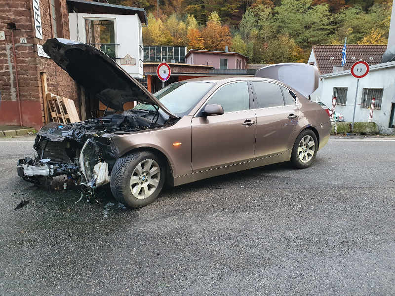 Beteiligter PKW (Foto: Presseteam der Feuerwehr VG Lambrecht)