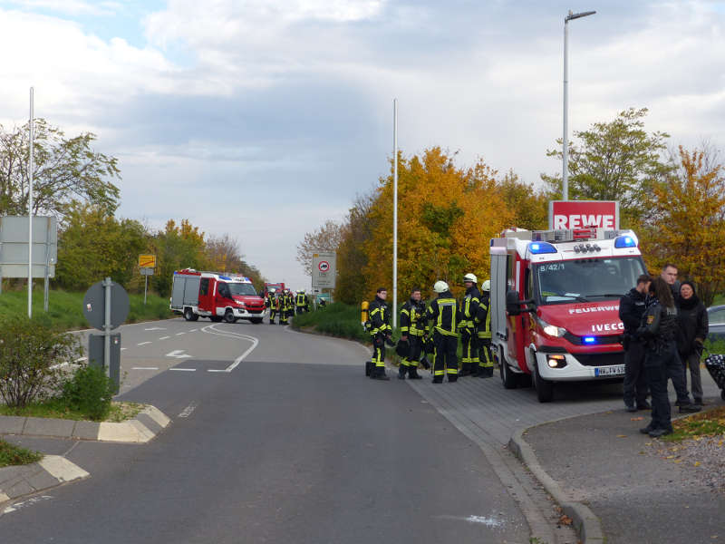 Sperrungen durch die Feuerwehr (Foto: Feuerwehr Neustadt)